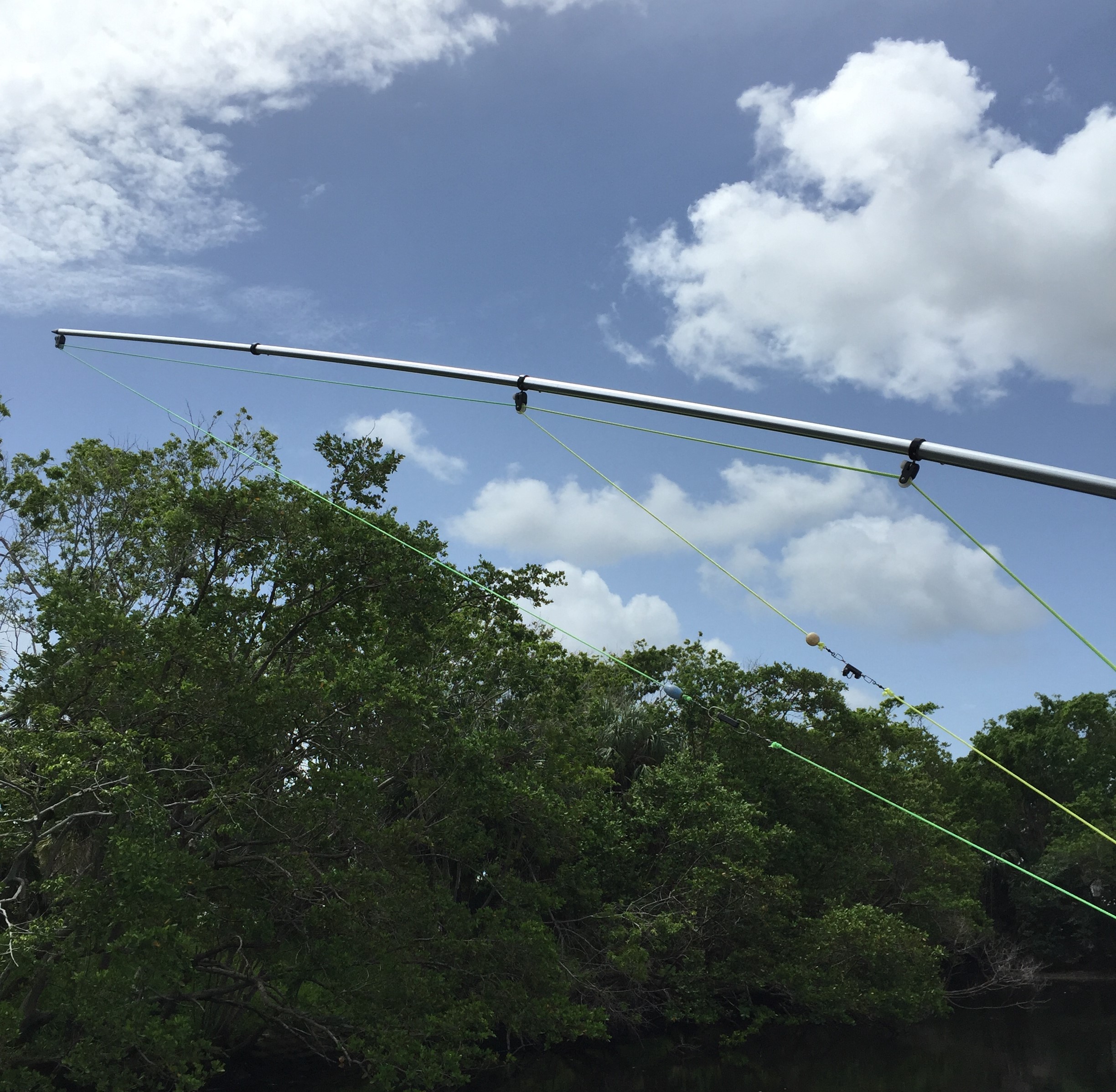 Outrigger roller guides halyard line